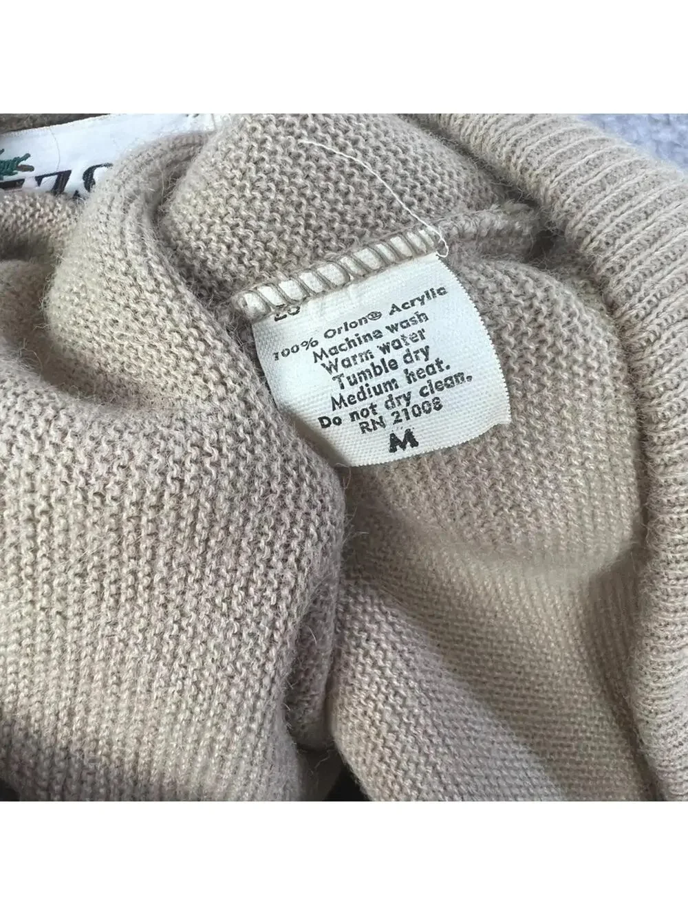 VTG Izod Lacoste Tan V-Neck Sweater M Camel Alligator Logo Old Money Preppy 90s